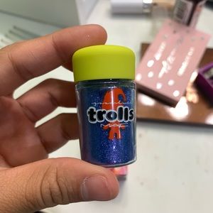 MAC troll glitter